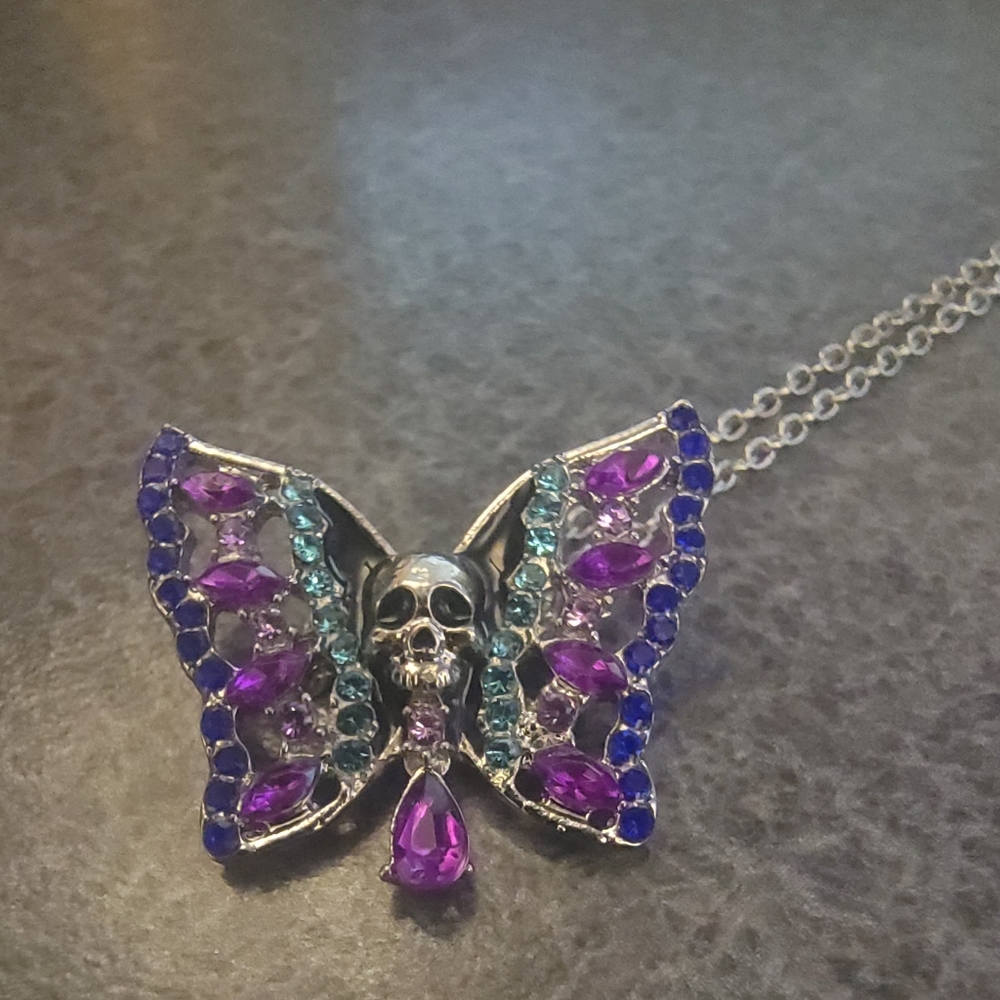 Exquisite Ladies Butterfly Skull Rhinestone Necklace - Picture 7 of 7